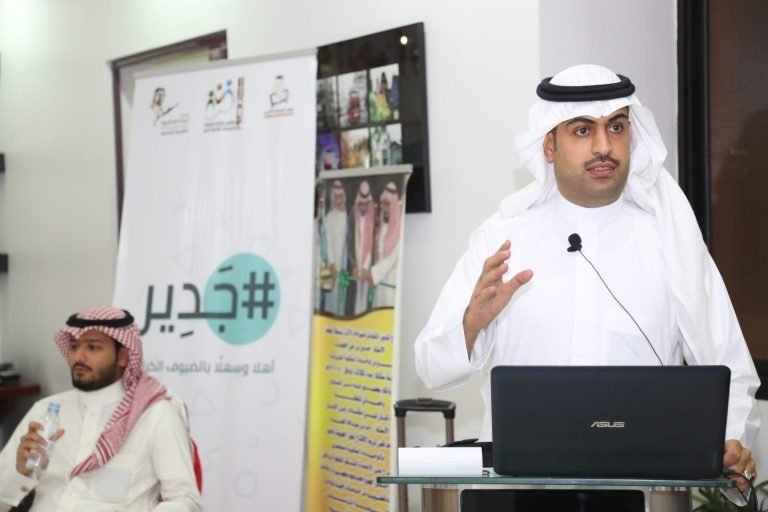 مدرب ومحاضر في دورات متنوعة